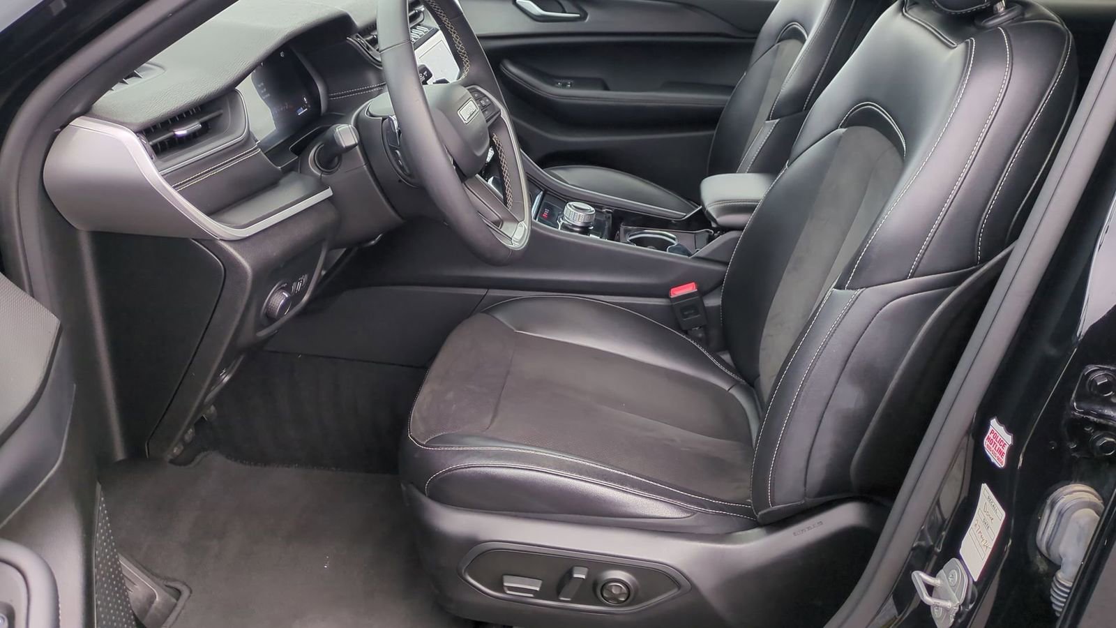 Used 2023 Jeep Grand Cherokee Altitude image 18