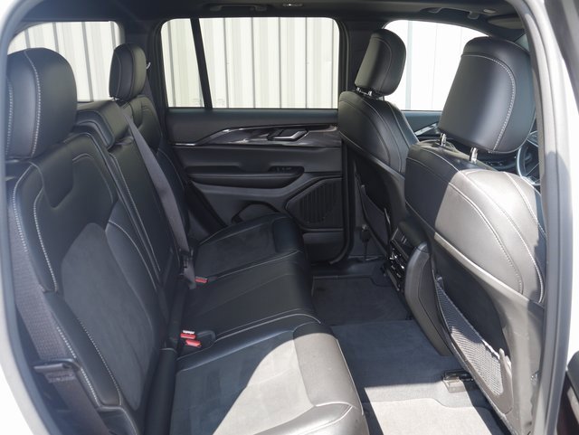 Used 2023 Jeep Grand Cherokee Altitude image 27