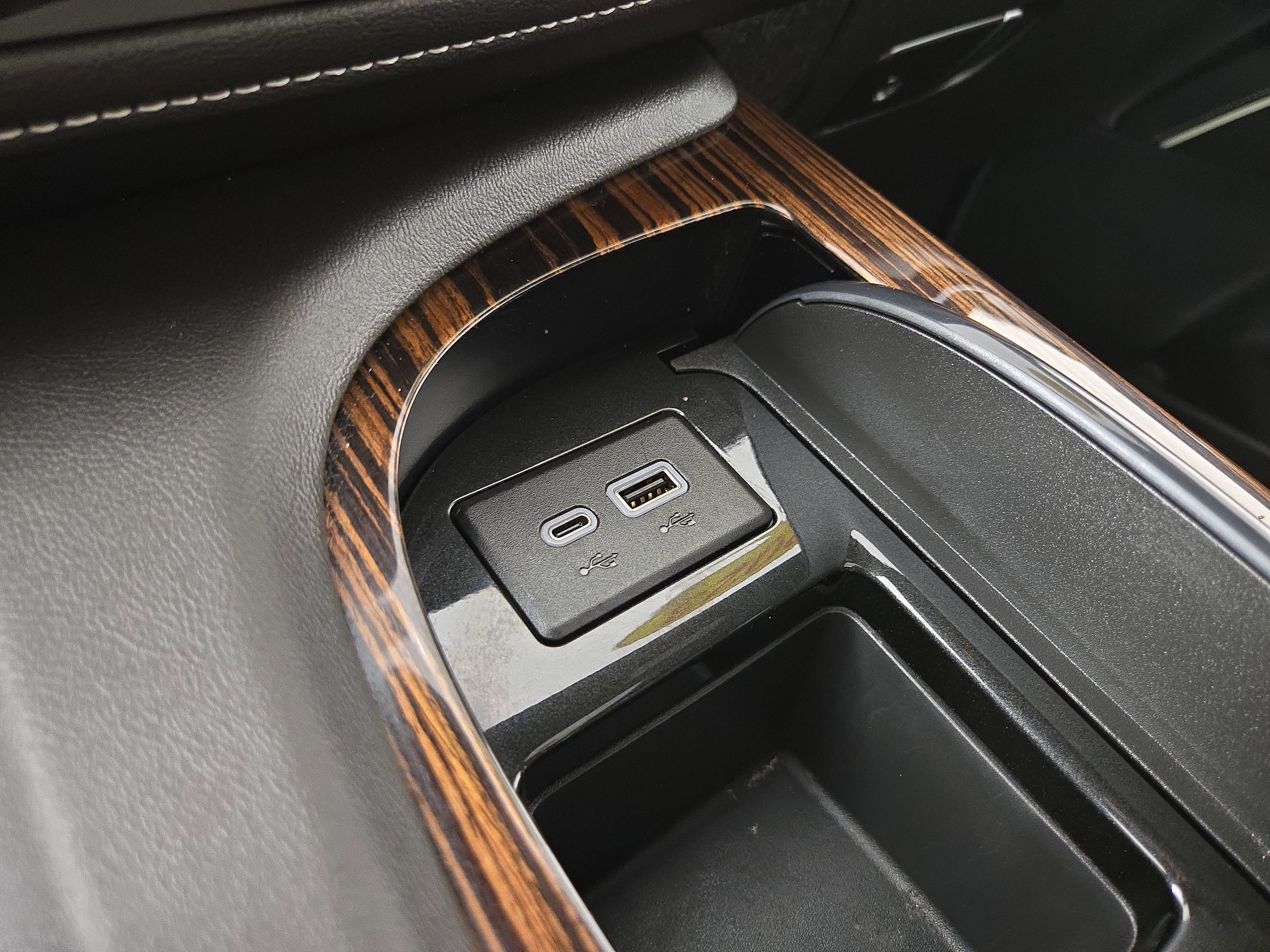 Used 2023 Cadillac Escalade ESV Premium Luxury w/ LPO, Floor Liner Package AWD/4WD image 28