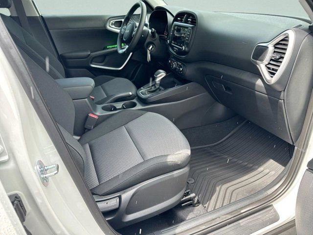 Used 2025 Kia Soul LX w/ LX Technology Package image 9