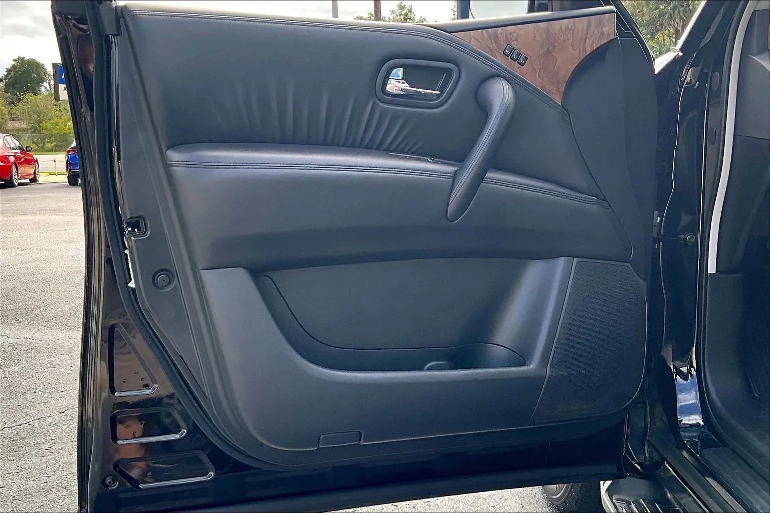 Used 2021 Nissan Armada SL w/ Captain's Chairs Package image 18