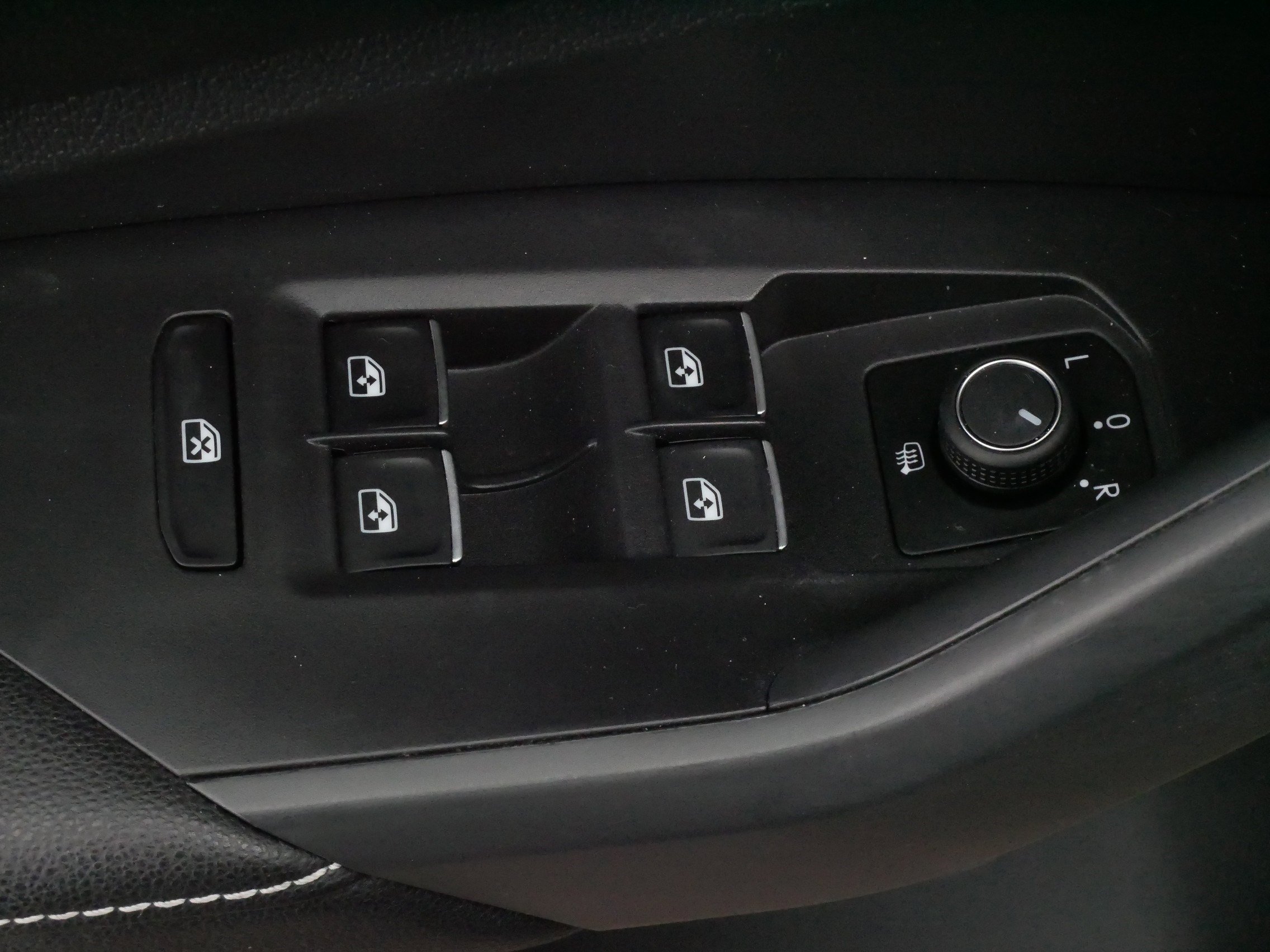 Certified 2022 Volkswagen Jetta SE w/ Panoramic Sunroof Package image 19