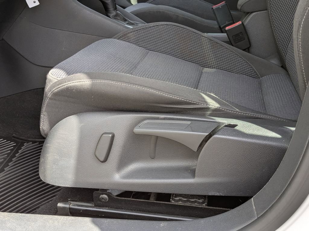 Used 2014 Volkswagen Golf 4-Door image 13