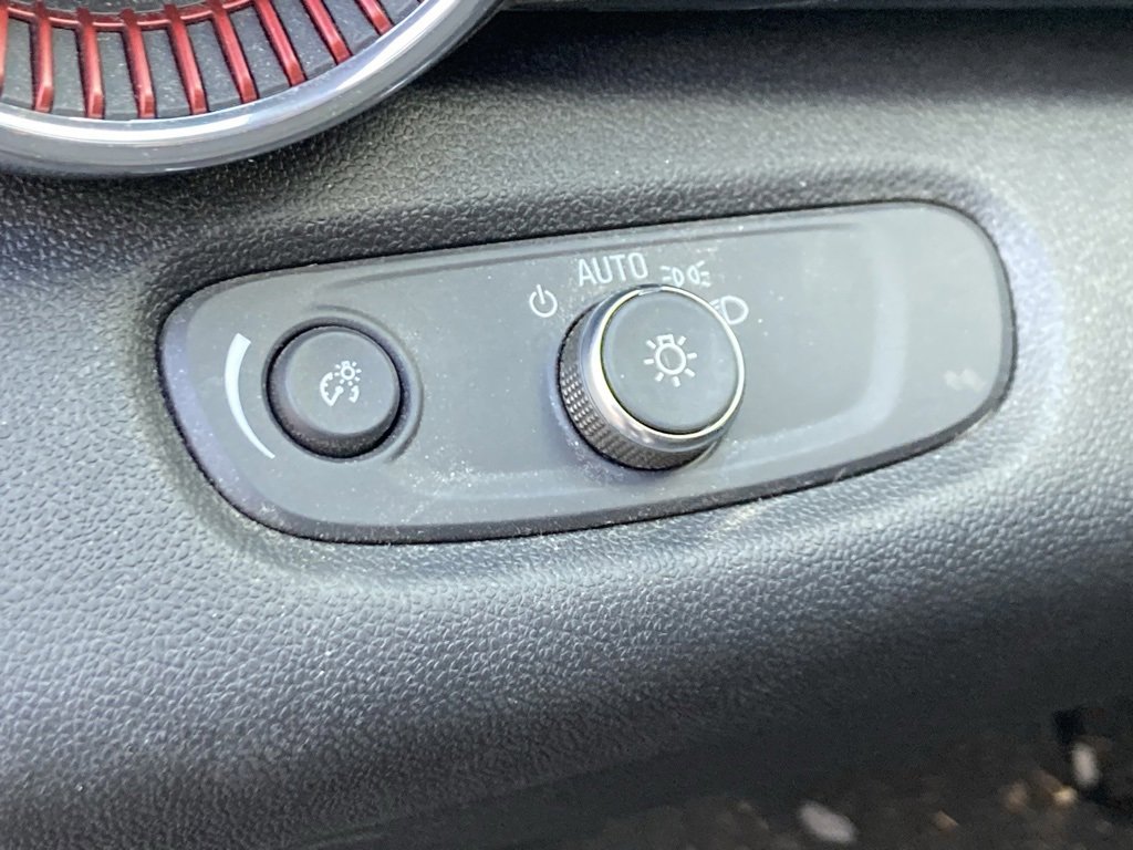 Used 2025 Chevrolet Trax RS w/ Sunroof Package image 20