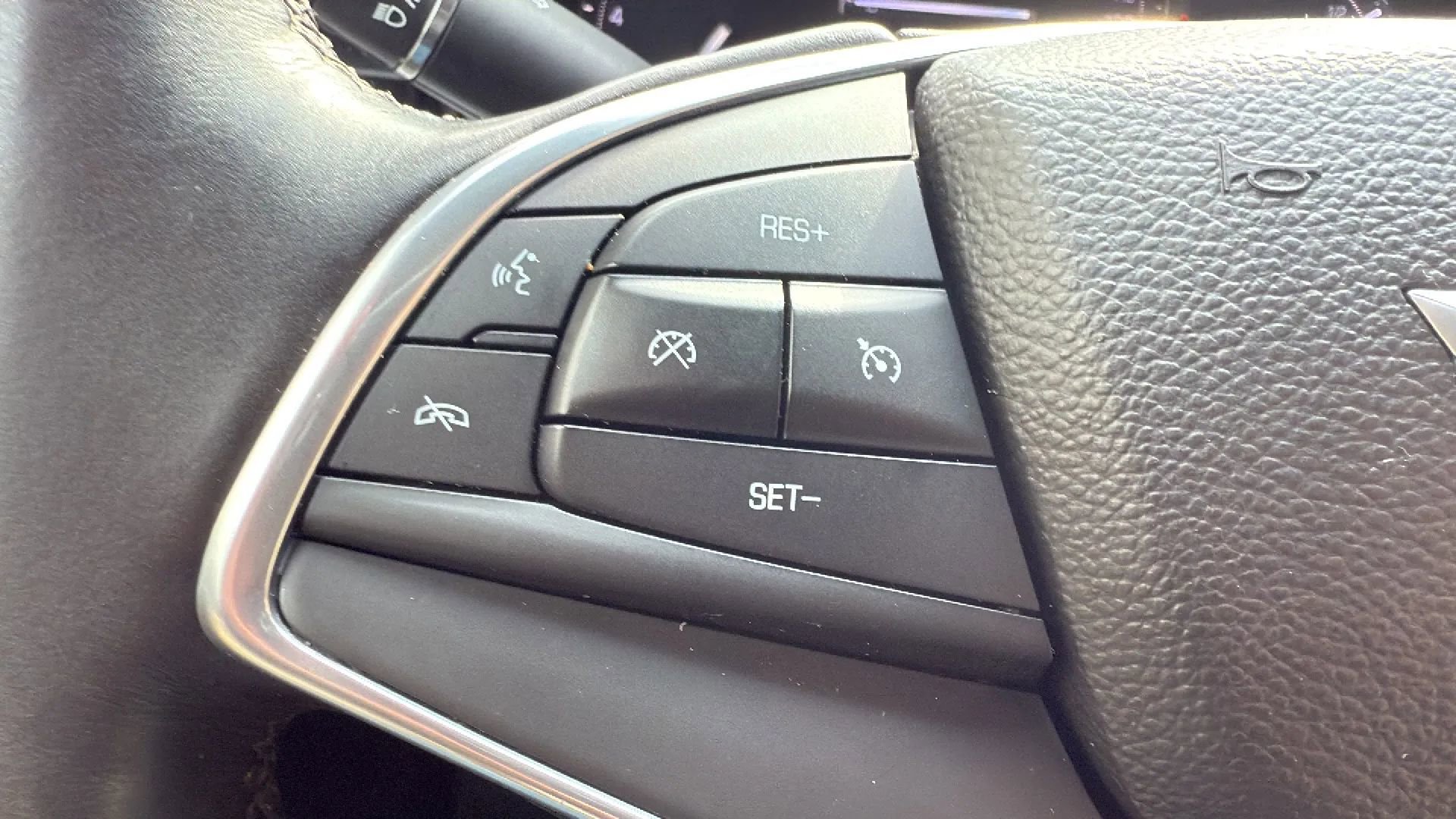 Used 2017 Cadillac XT5 Premium Luxury w/ LPO, Wheel Lock Package image 13