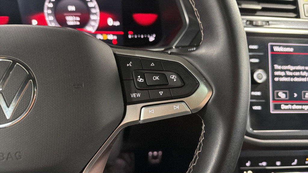Certified 2023 Volkswagen Tiguan SE R-Line AWD/4WD image 24