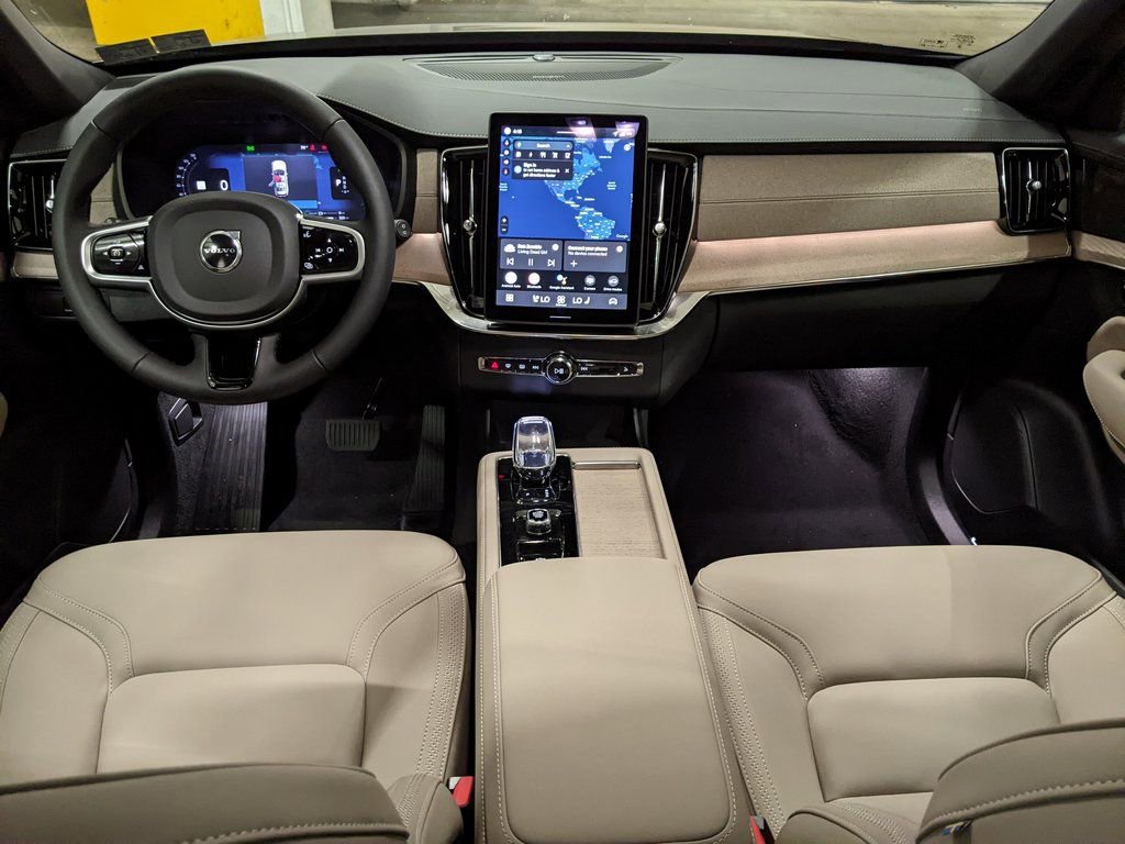 New 2026 Volvo XC90 T8 Plus w/ Protection Package Premier AWD/4WD image 12