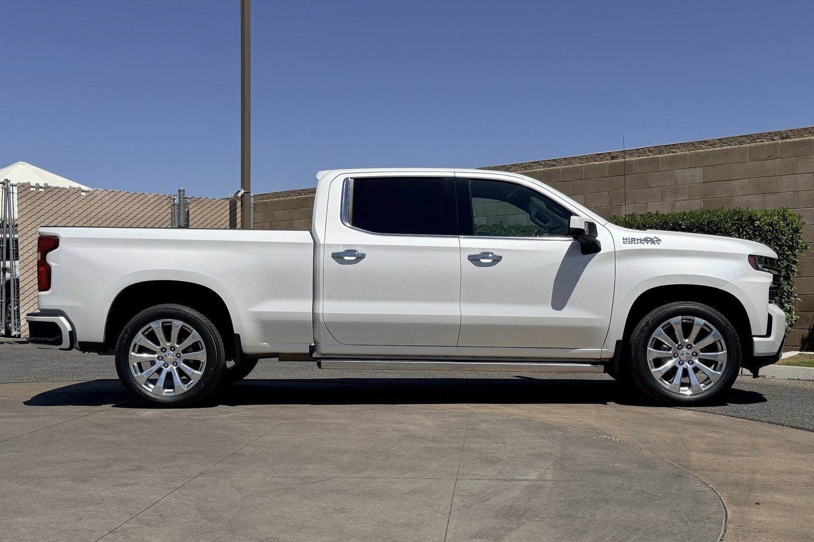 Certified 2020 Chevrolet Silverado 1500 High Country w/ Technology Package AWD/4WD image 3