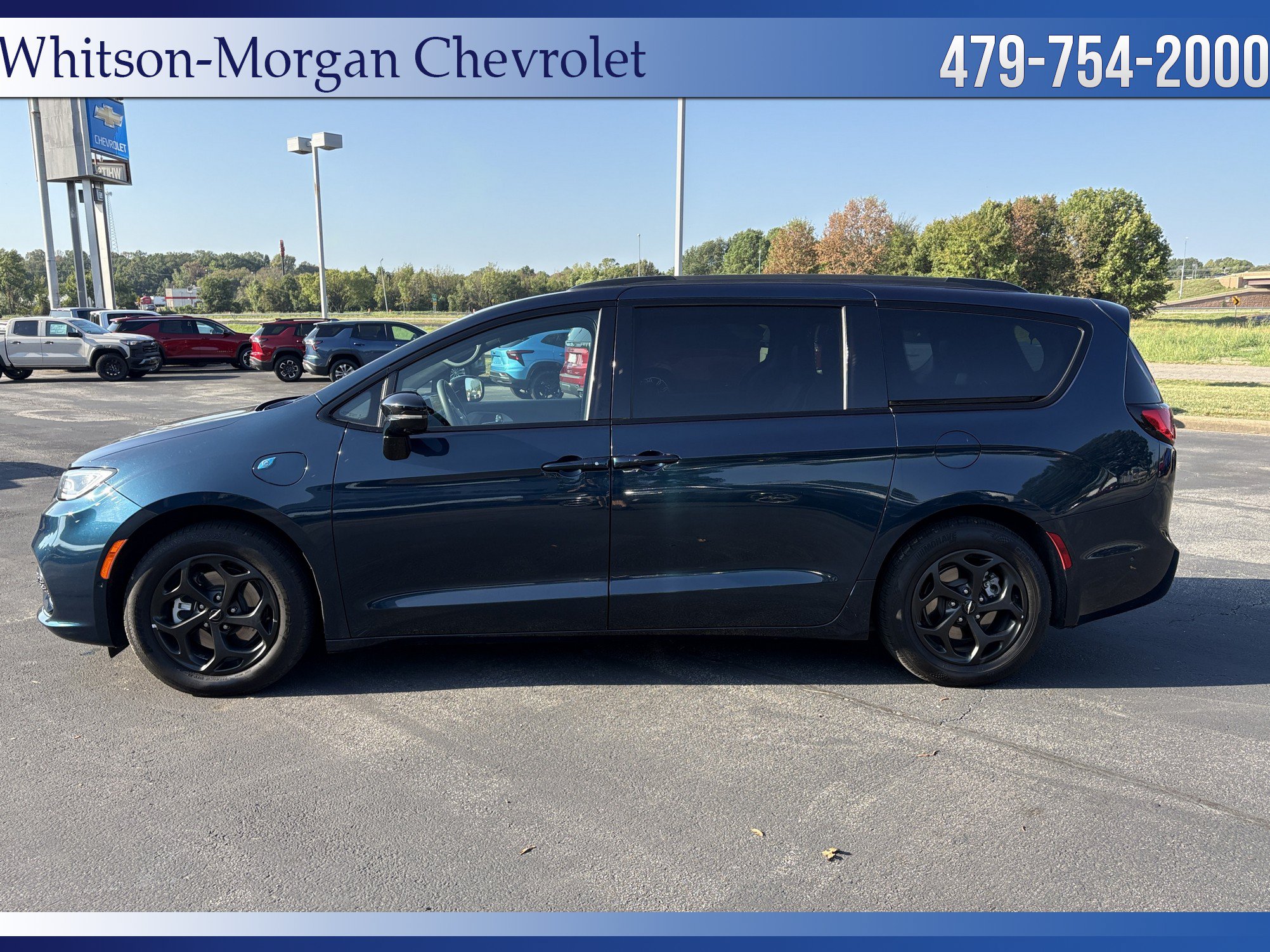 Used 2024 Chrysler Pacifica Premium FWD image 8