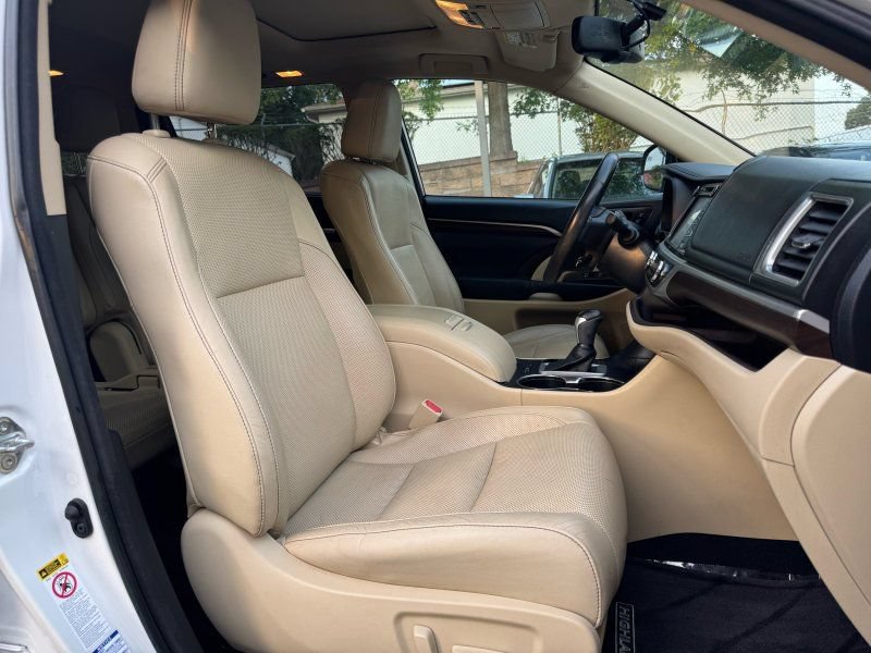 Used 2014 Toyota Highlander Limited AWD/4WD image 24
