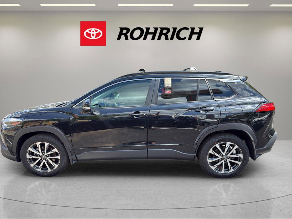 Used 2023 Toyota Corolla Cross XLE w/ Convenience Package AWD/4WD image 9