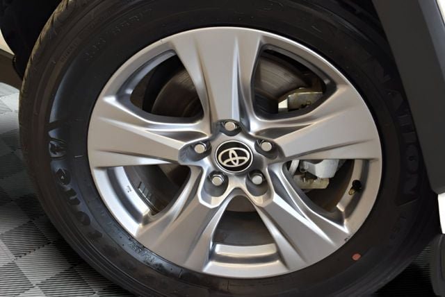 Used 2025 Toyota RAV4 LE AWD/4WD image 28