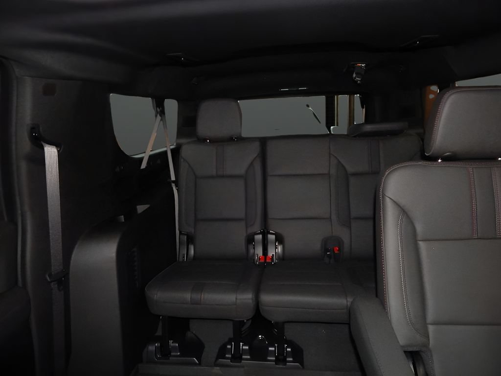 Used 2026 Chevrolet Suburban RST w/ Comfort Package AWD/4WD image 18
