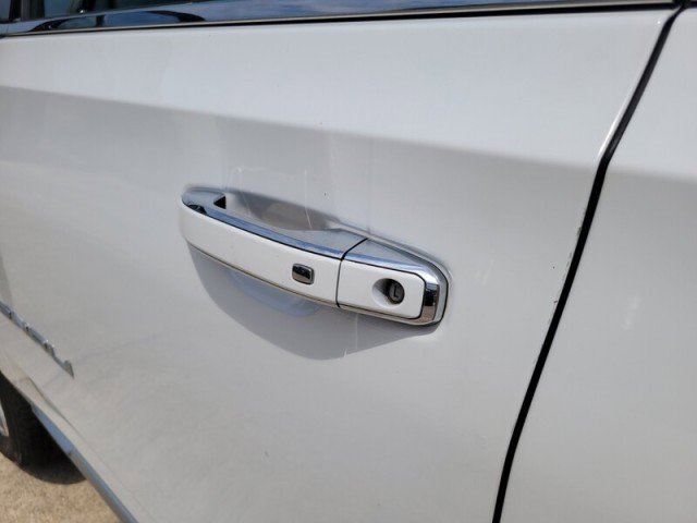 Used 2021 GMC Yukon Denali w/ Denali Premium Package image 10