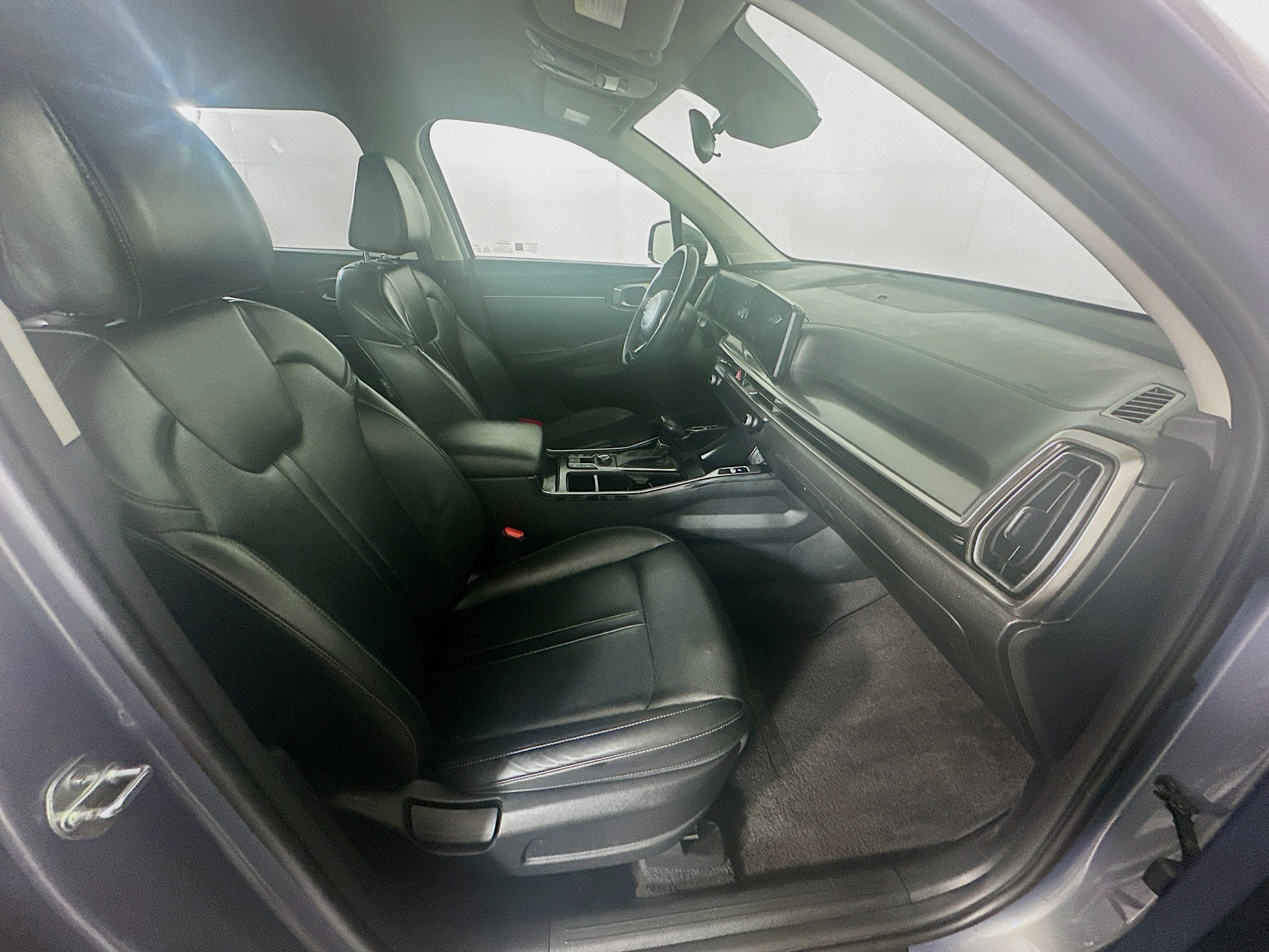 Used 2024 Kia Sorento S image 33