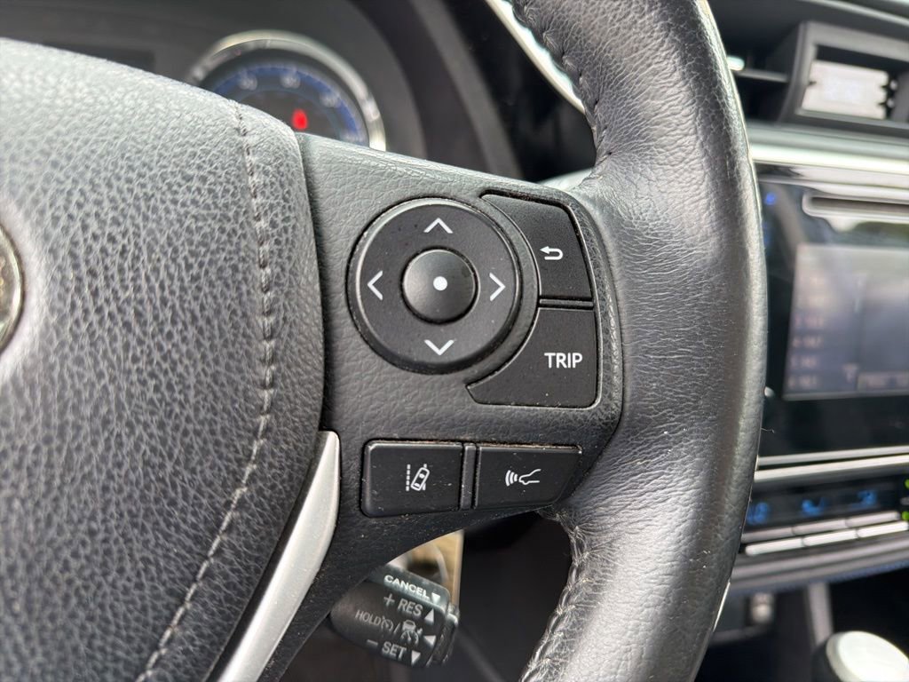 Used 2017 Toyota Corolla SE w/ Carpet Mat Package (TMS) FWD image 17
