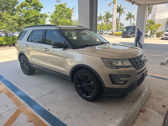Used 2017 Ford Explorer XLT w/ Equipment Group 202A FWD image 7