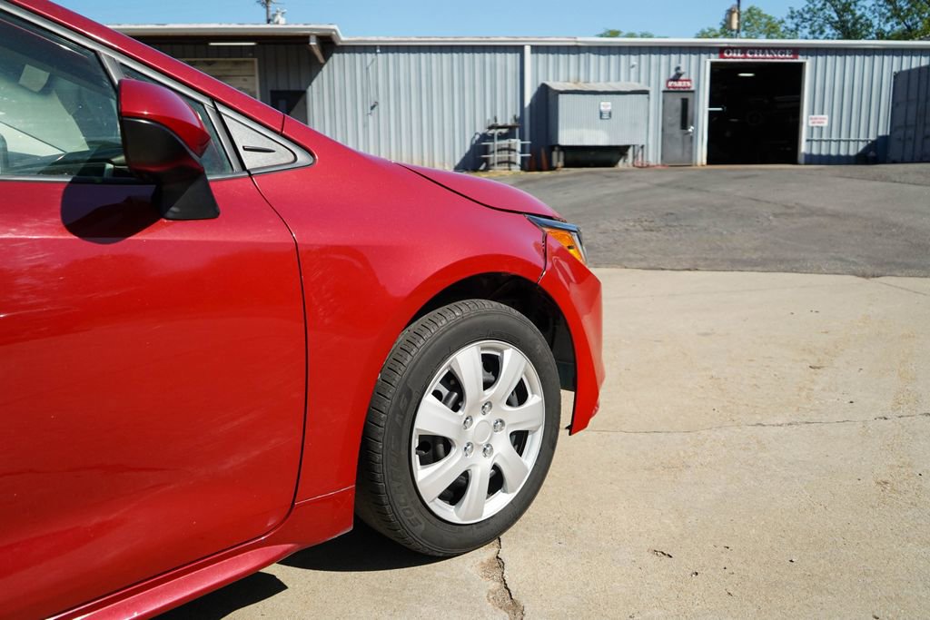 Used 2021 Toyota Corolla LE FWD image 17