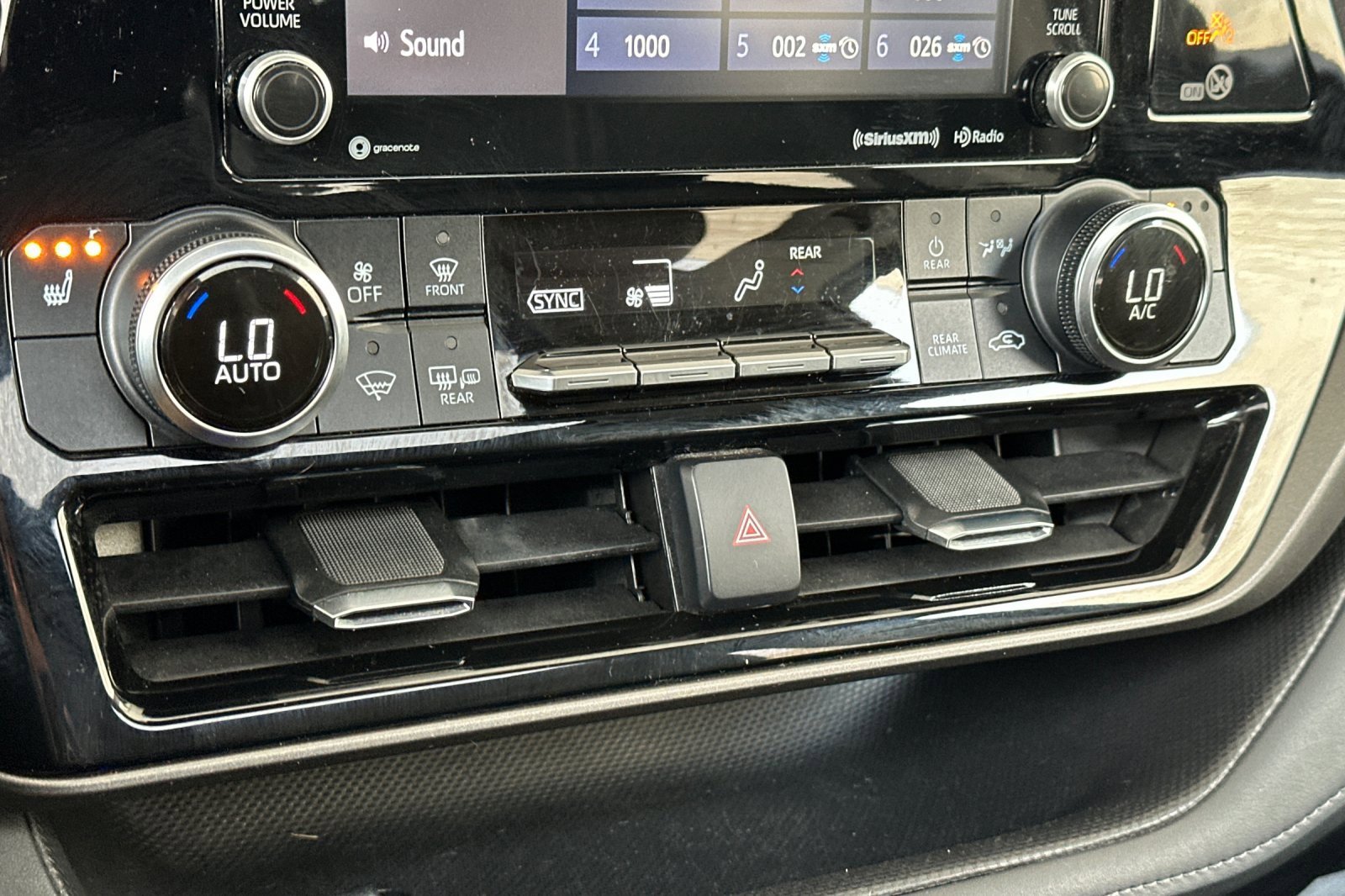 Used 2022 Toyota Highlander XLE image 21