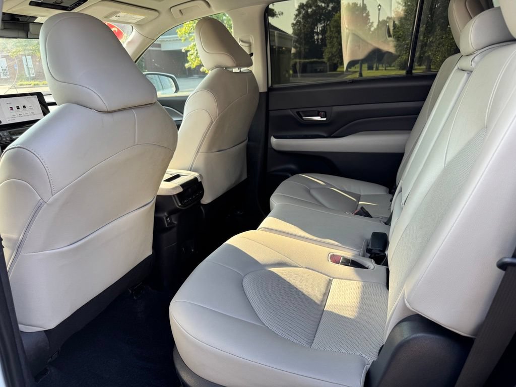 Used 2024 Toyota Grand Highlander FWD image 12