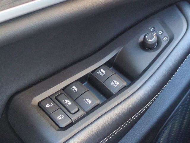 Used 2023 Jeep Grand Cherokee L Limited AWD/4WD image 25