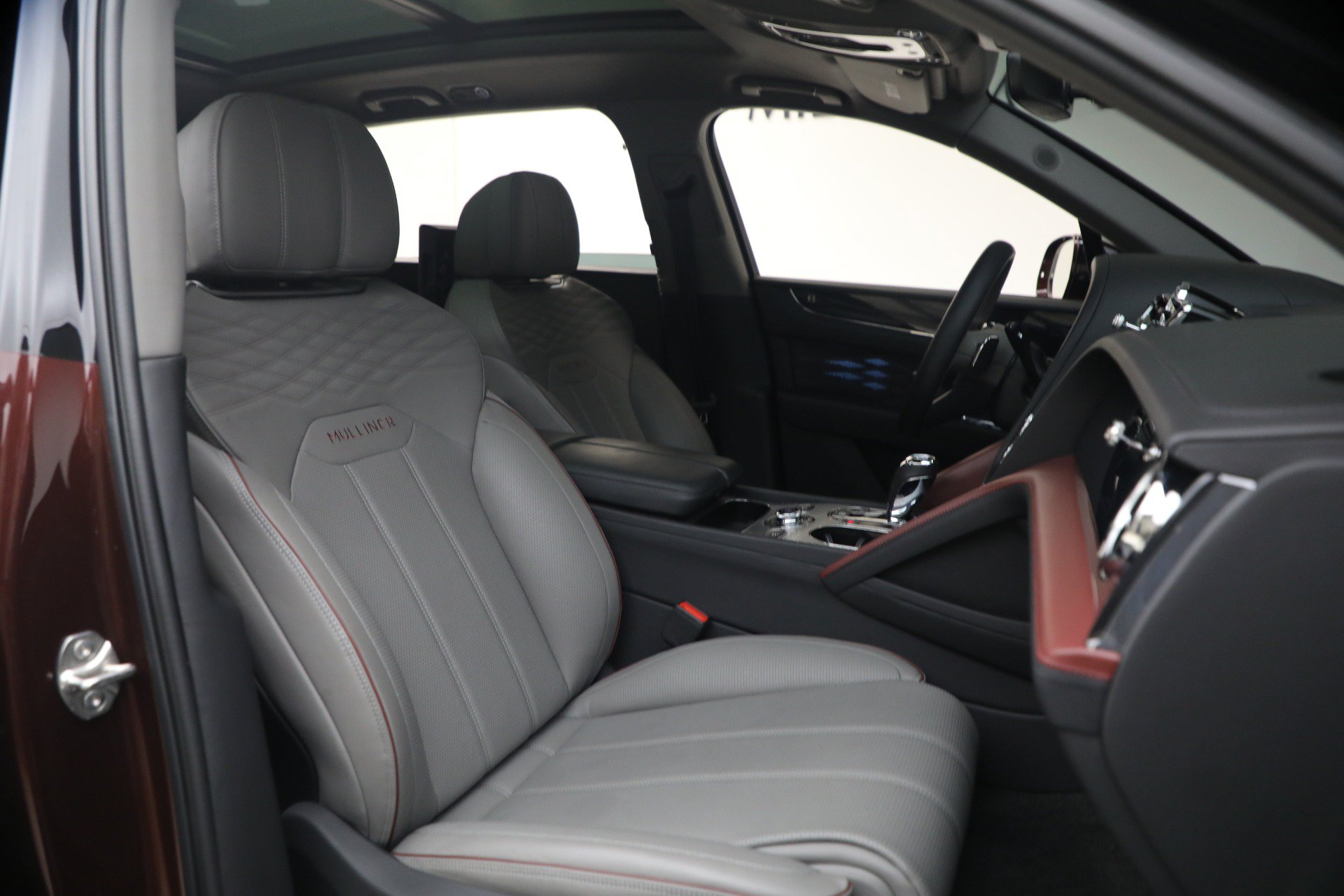 Certified 2024 Bentley Bentayga Extended Wheelbase AWD/4WD image 28