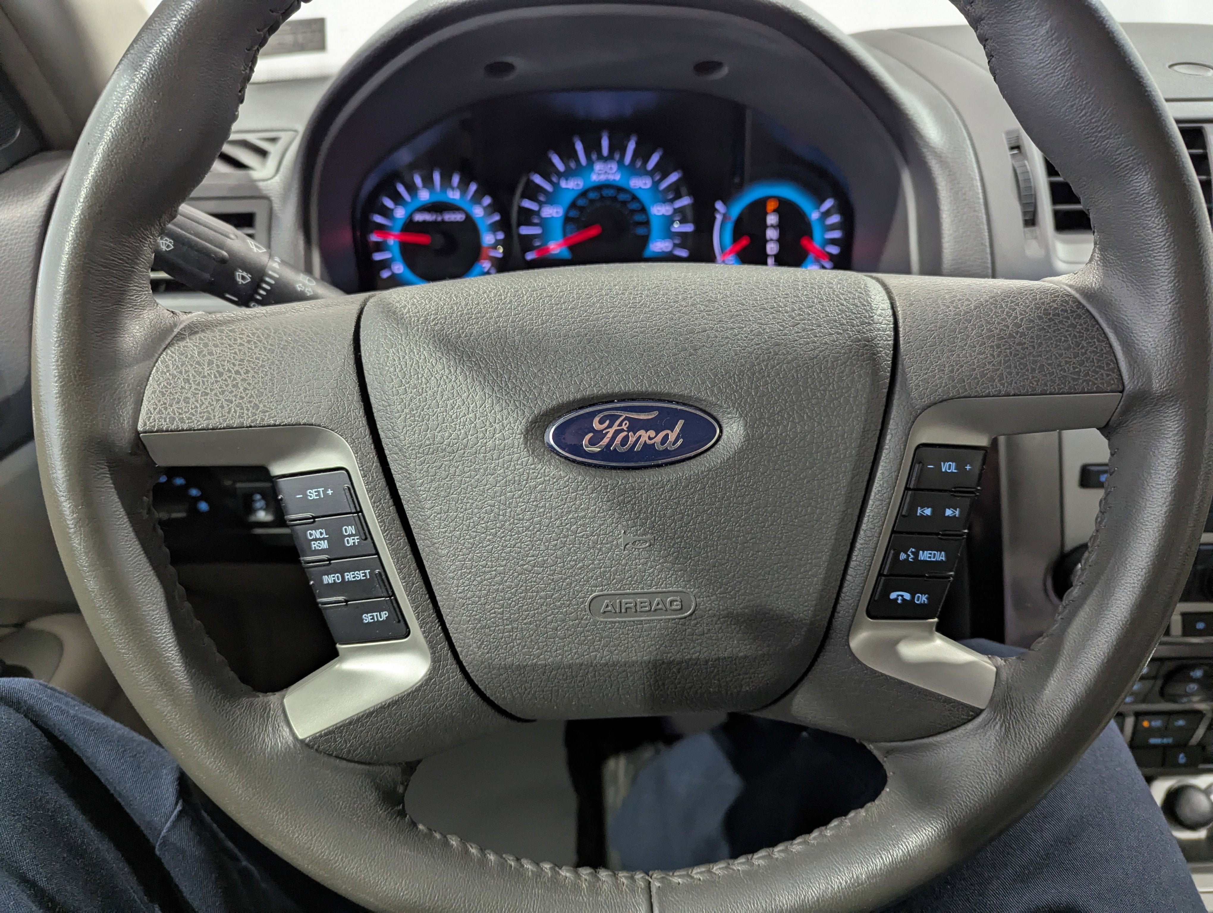 Used 2011 Ford Fusion SEL FWD image 18