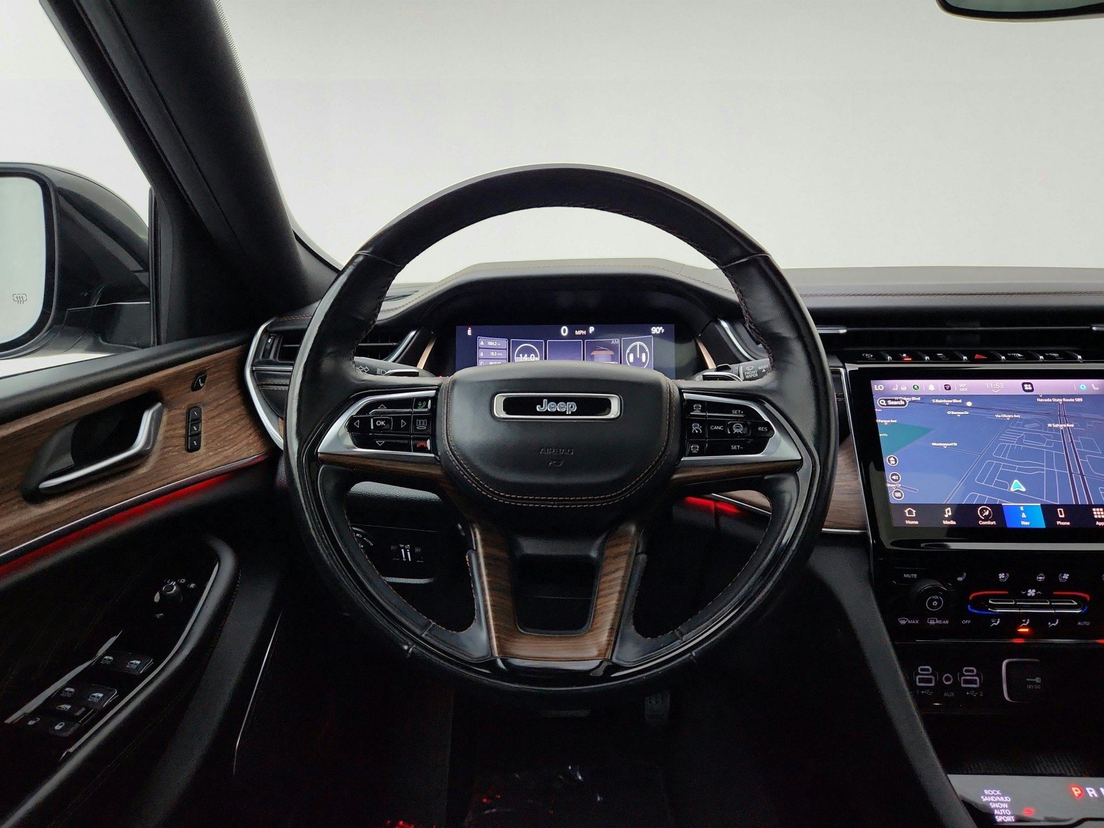 Used 2021 Jeep Grand Cherokee L Summit w/ Luxury Tech Group V AWD/4WD image 23