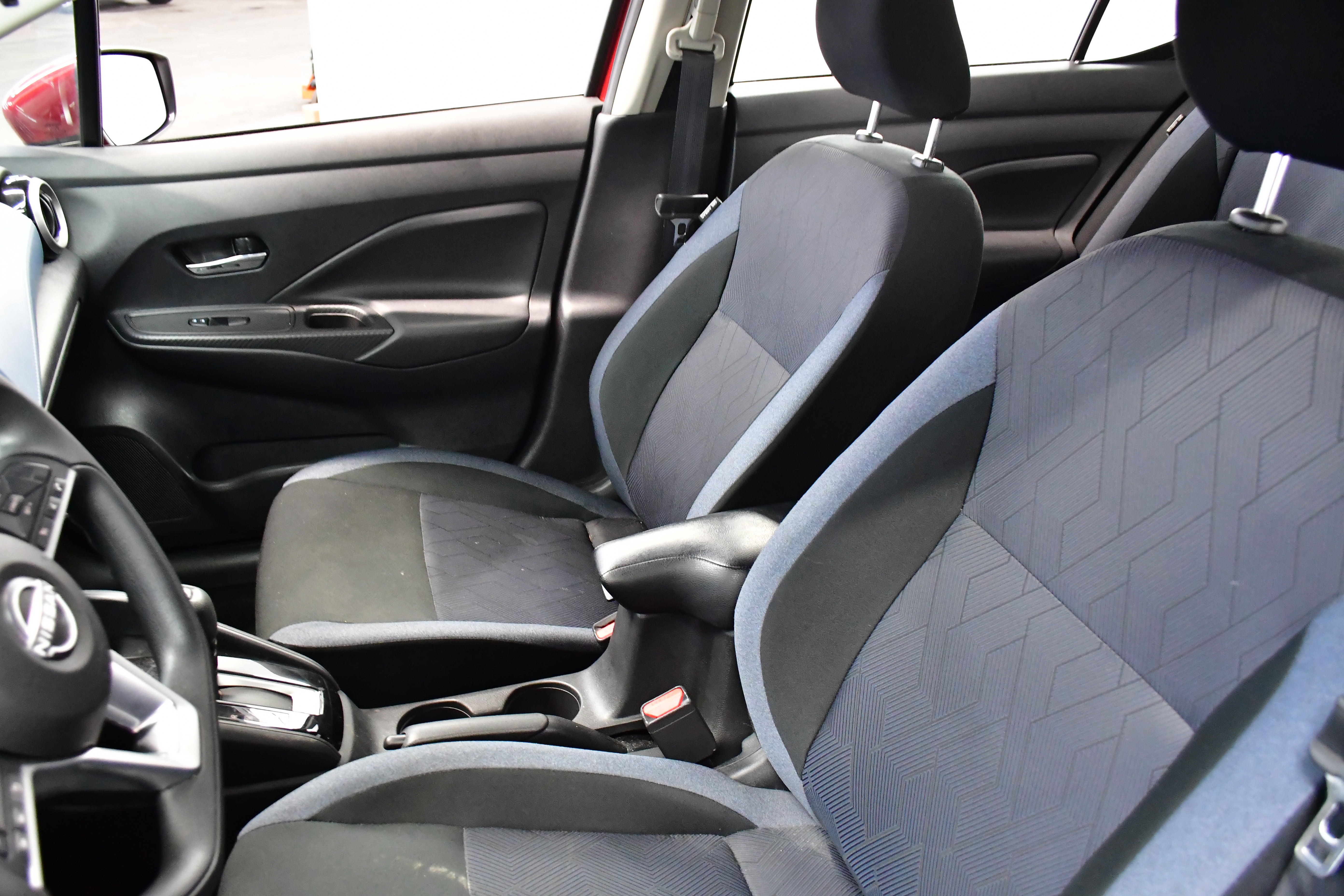 Used 2025 Nissan Versa SV image 10