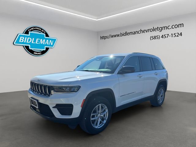 Used 2023 Jeep Grand Cherokee Laredo AWD/4WD image 3