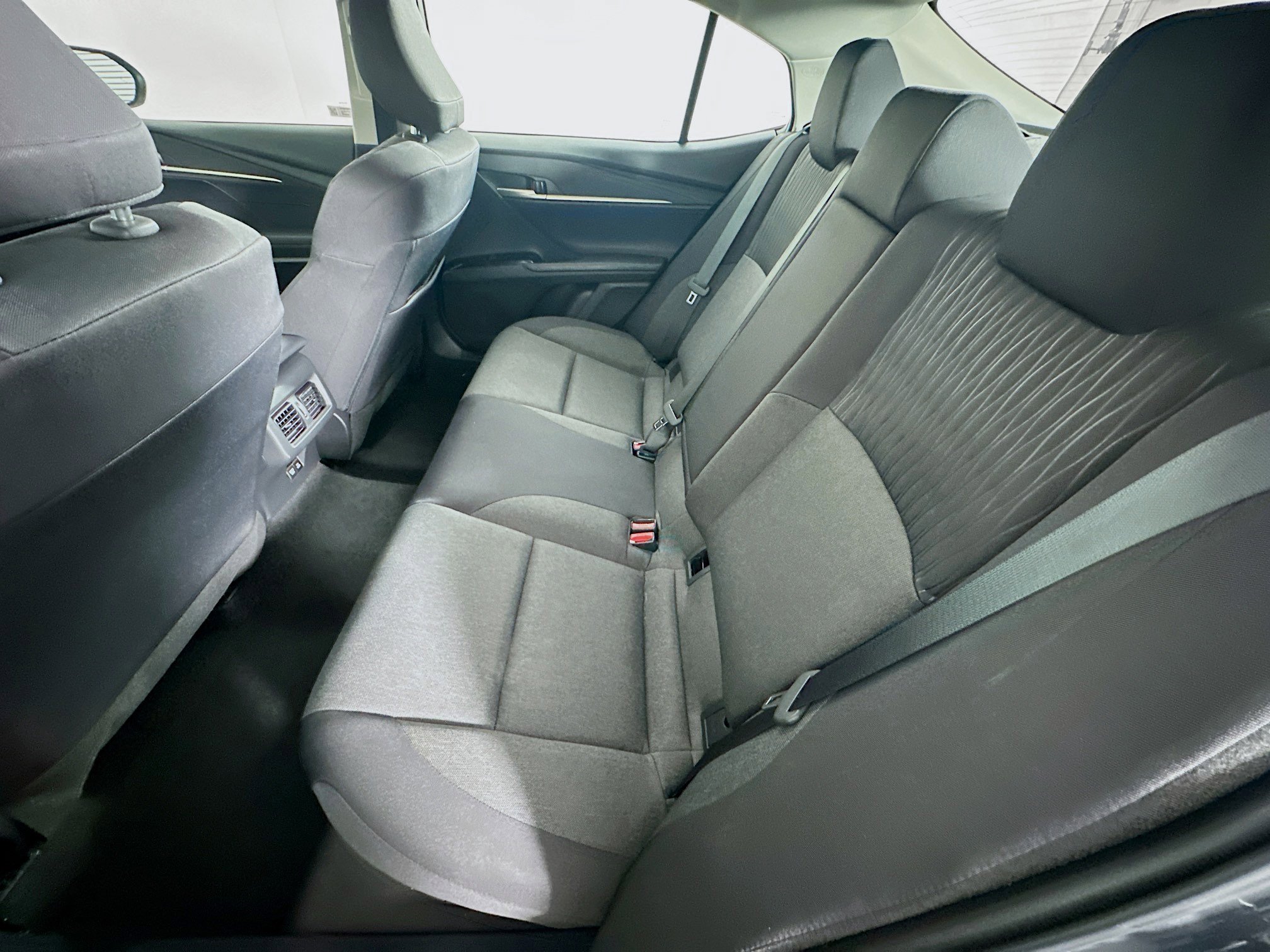 Used 2025 Toyota Camry LE image 27