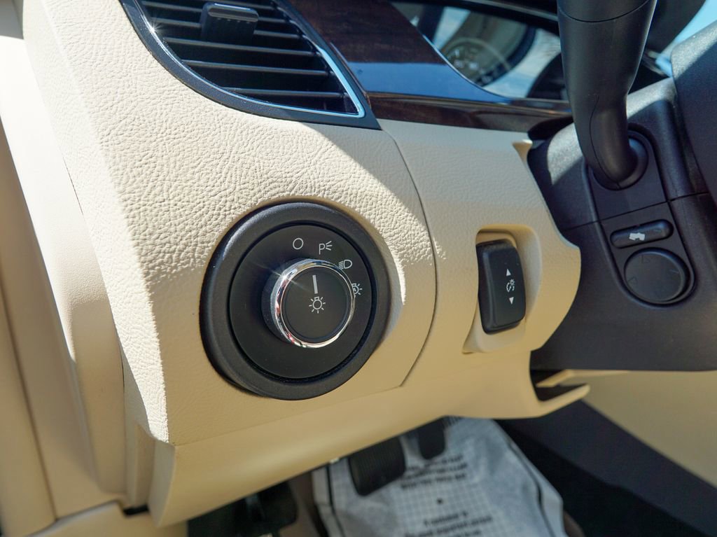 Used 2018 Ford Taurus Limited image 18