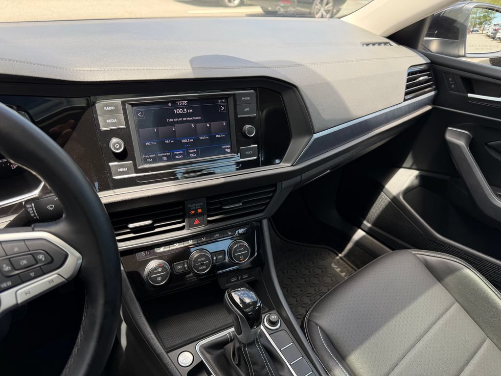 Used 2023 Volkswagen Jetta SE FWD image 18