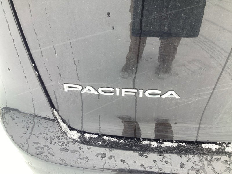 Used 2017 Chrysler Pacifica Touring-L image 10