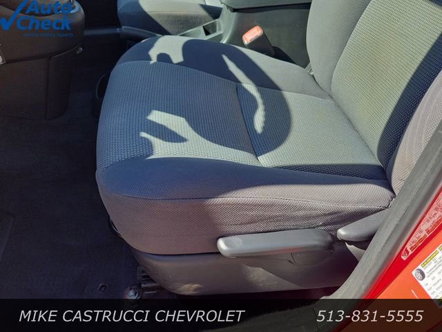 Used 2006 Pontiac Vibe w/ Preferred Package FWD image 23