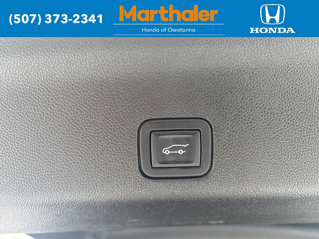 Used 2025 GMC Yukon XL Denali image 17