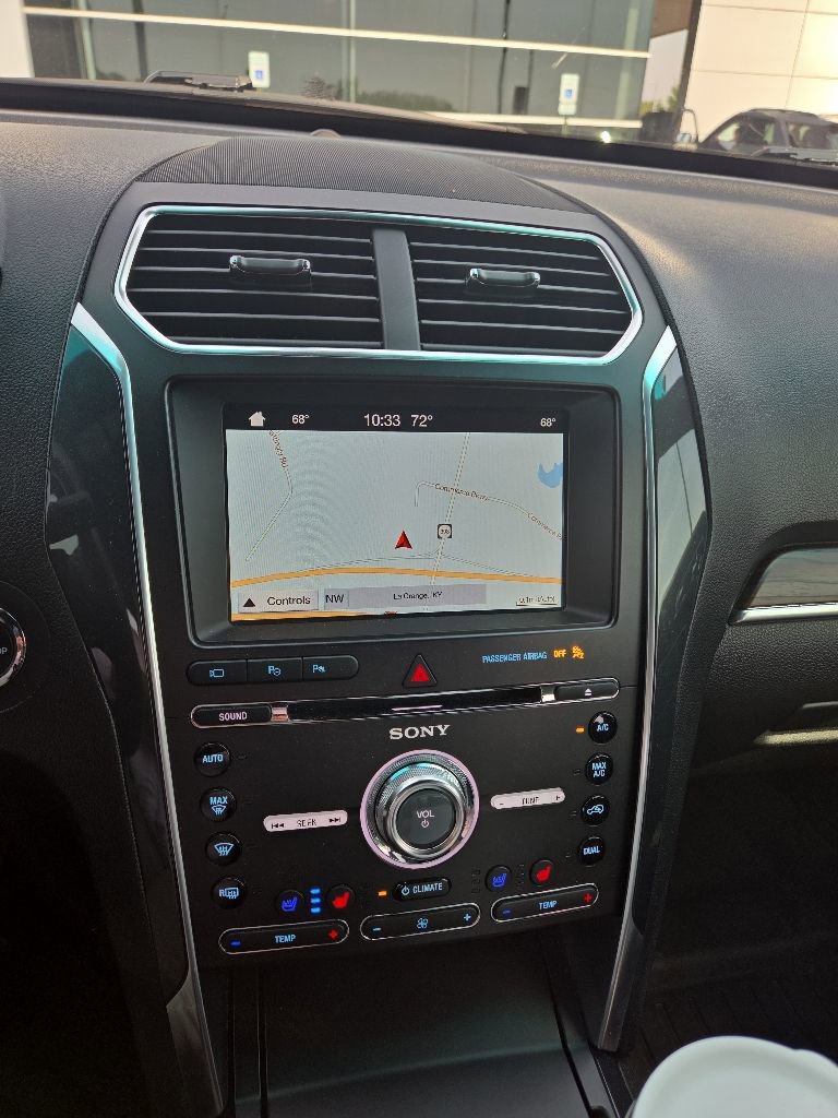 Used 2017 Ford Explorer Limited w/ Equipment Group 301A FWD image 11