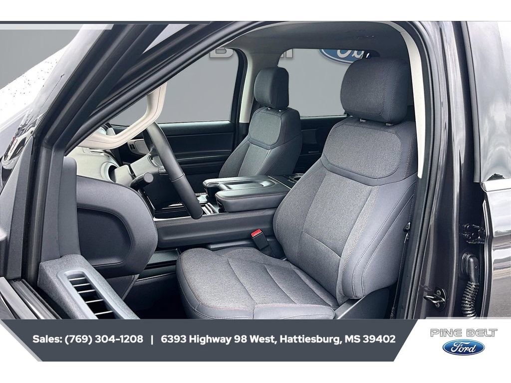Used 2025 Ford Expedition Active RWD image 18