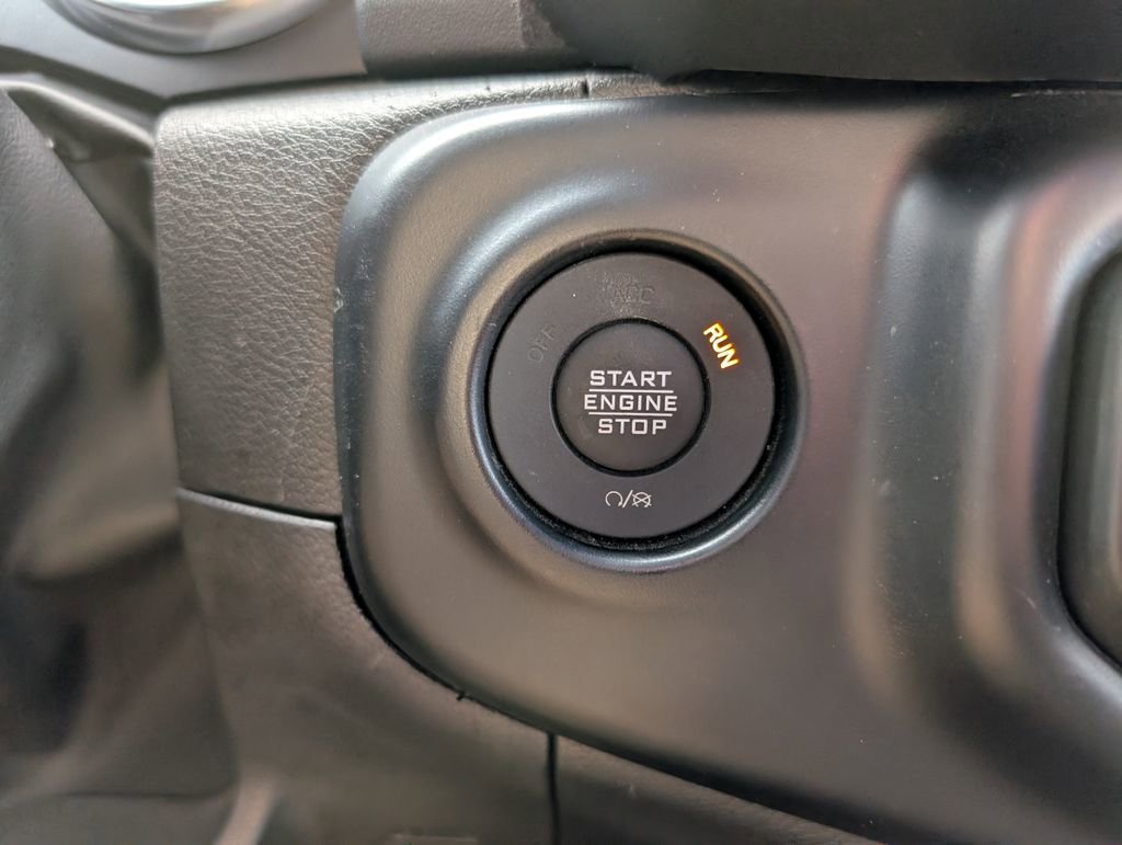 Used 2022 Jeep Wrangler Unlimited Sahara w/ Cold Weather Group image 17