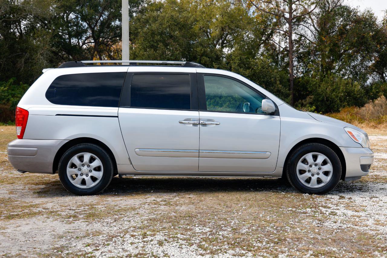 Used 2007 Hyundai Entourage Limited image 13