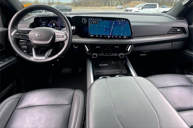 Used 2025 Chevrolet Suburban Z71 image 7