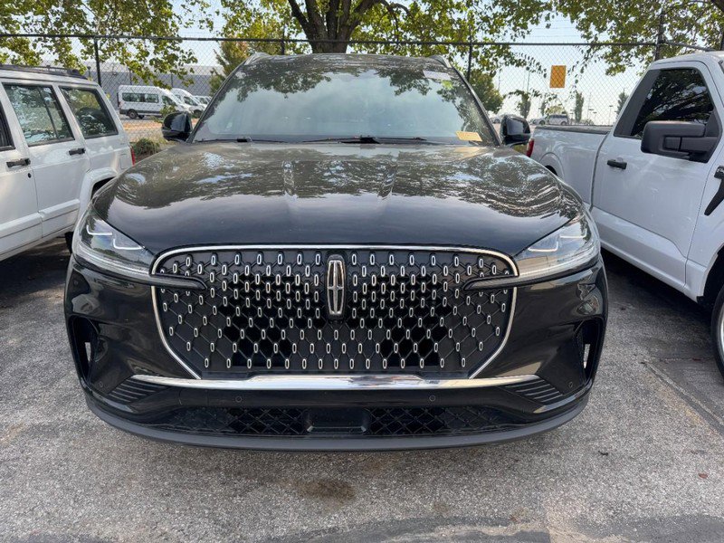 Certified 2025 Lincoln Aviator Reserve w/ Equipment Group 201A image 2