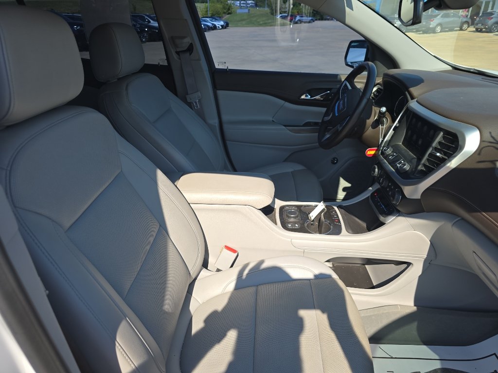 Used 2023 GMC Acadia SLT w/ Preferred Package FWD image 13