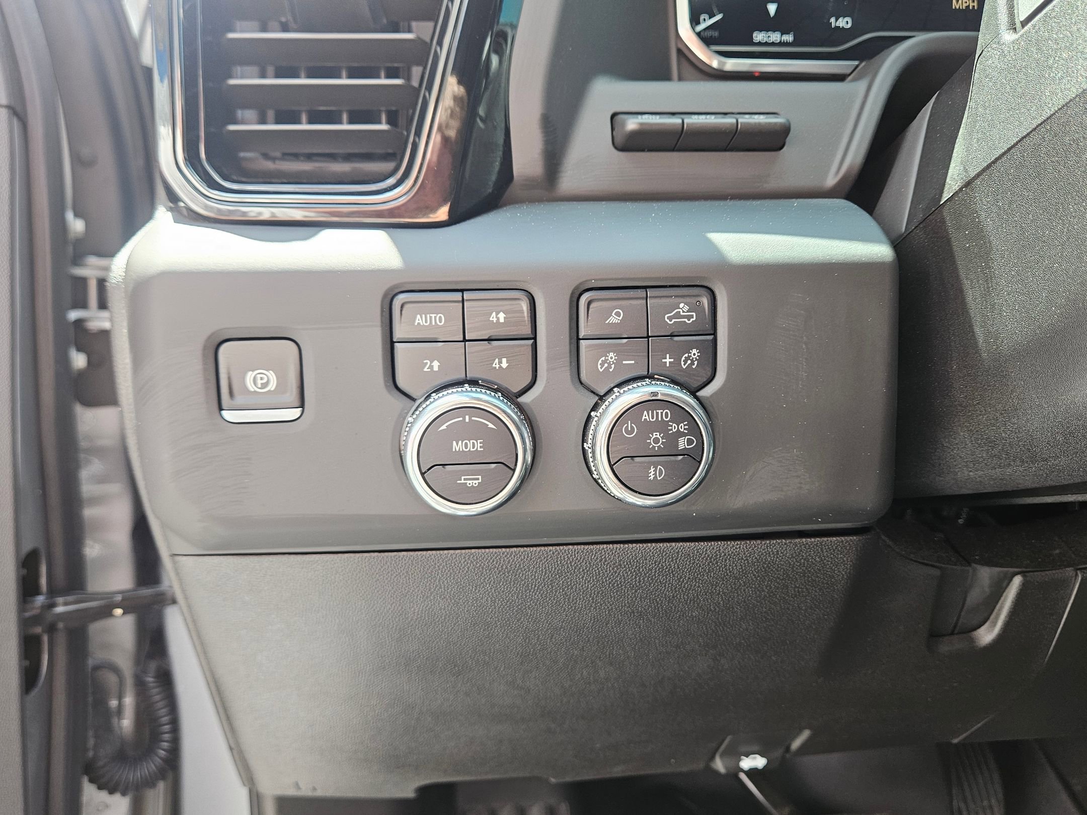Used 2025 GMC Sierra 2500 AT4X AWD/4WD image 19