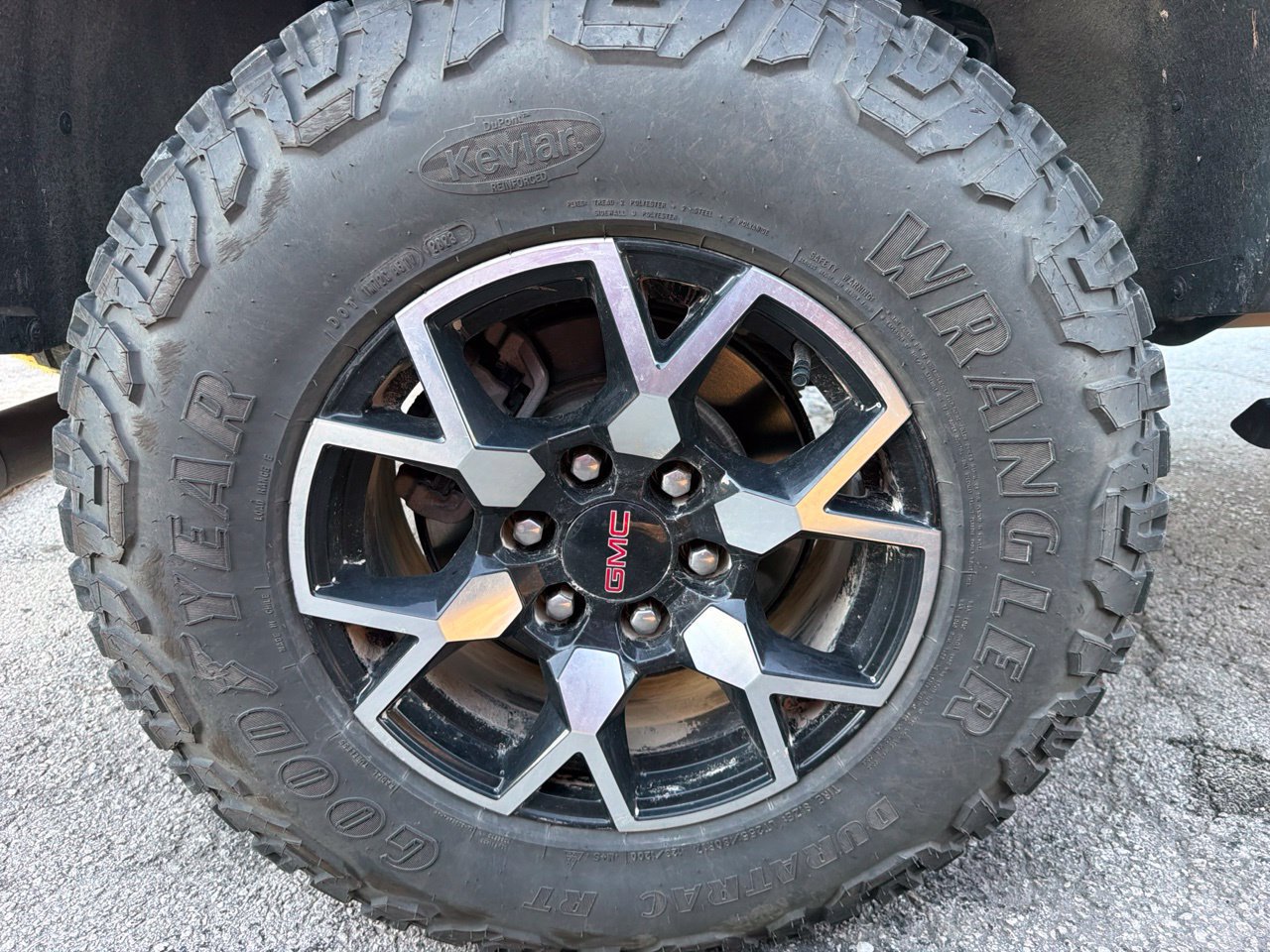 Used 2024 GMC Canyon AT4X AWD/4WD image 10