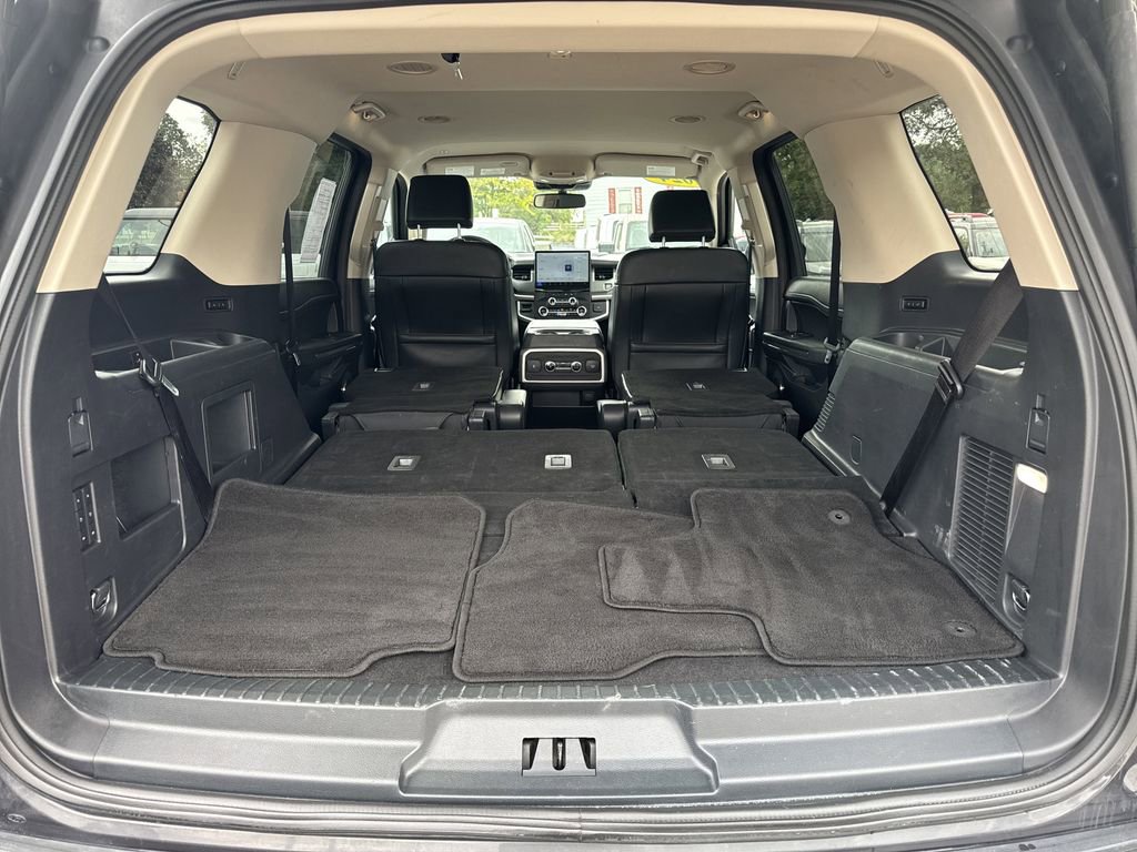 Used 2024 Ford Expedition XLT image 11
