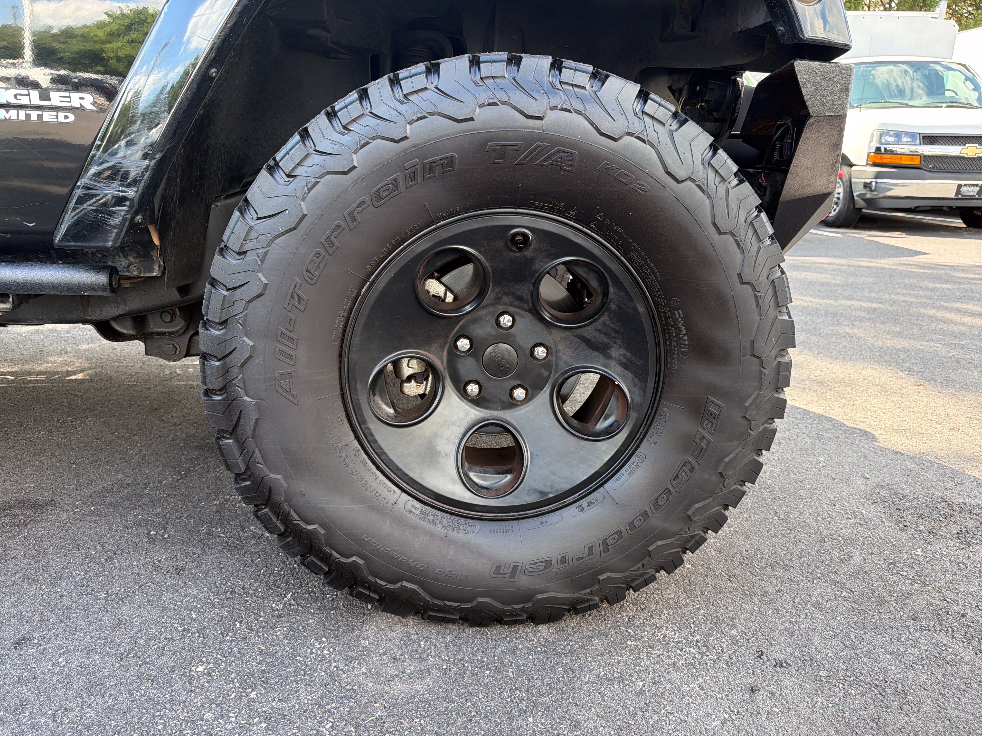 Used 2012 Jeep Wrangler Unlimited Sahara AWD/4WD image 13