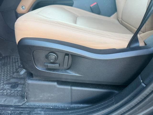 Used 2025 Land Rover Defender 110 X-Dynamic SE image 10