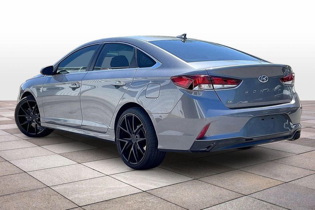 Used 2018 Hyundai Sonata SE FWD image 2