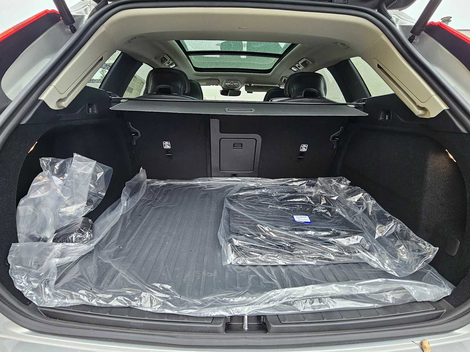 Certified 2025 Volvo XC60 B5 Core w/ Protection Package Premier image 45